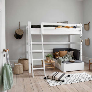 Hoppekids ECO Luxury Hög säng 90x200cm med lutande stege - Flexibel inläggsbotten - Vit