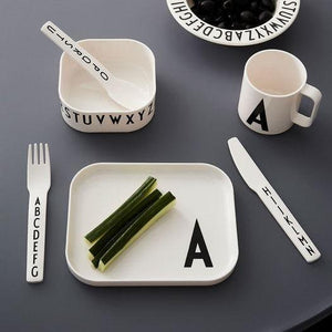 Design Letters Classics in a suitcase - Tritan spisesæt-*-Mammashop.dk