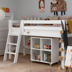 Hoppekids PREMIUM Halvhøj seng m. ryglæn - Skrå stige - Flere størrelser - Hvid-Juniorseng-Mammashop.dk